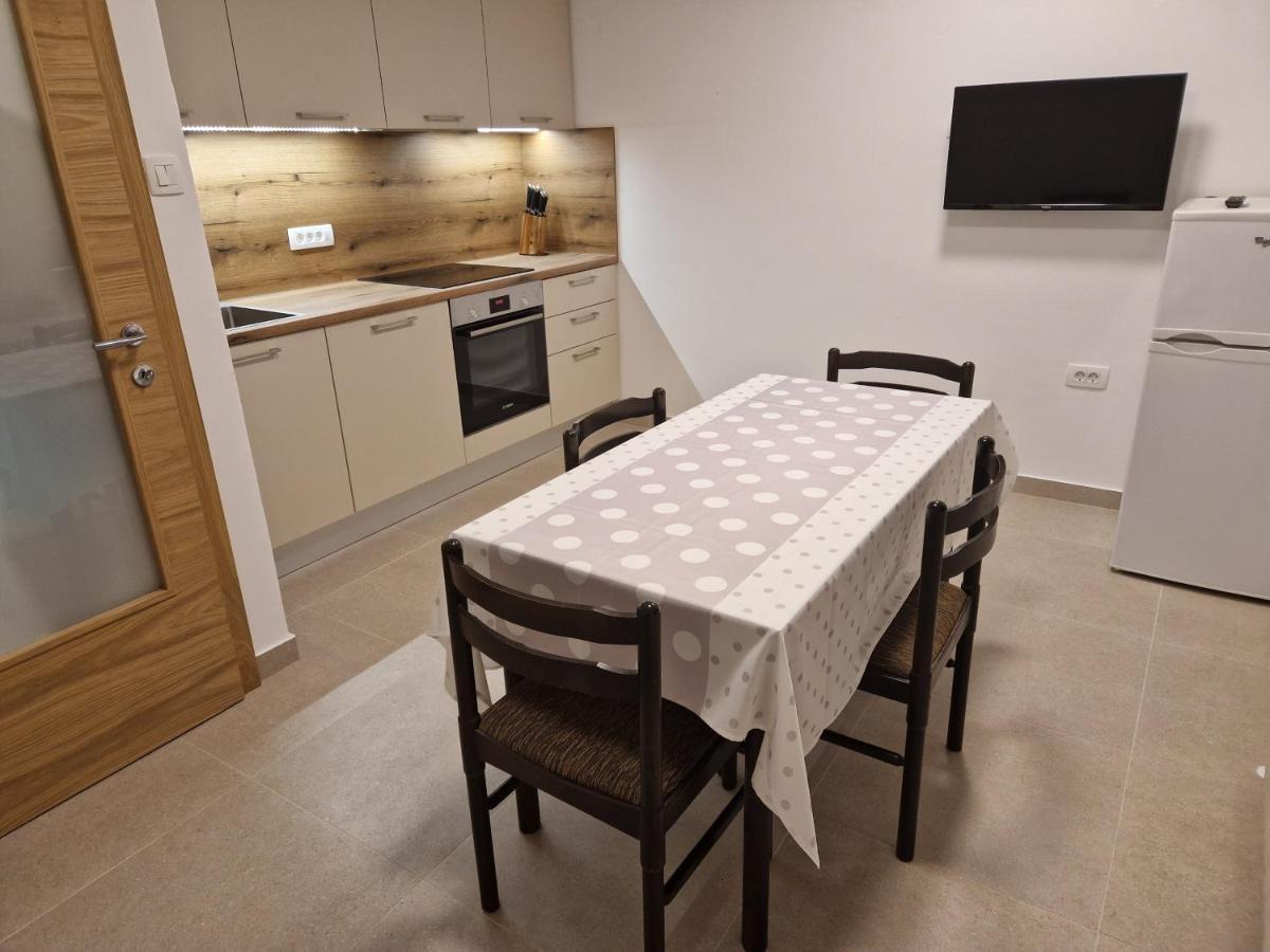 Apartments Cerovic Malinska Eksteriør bilde