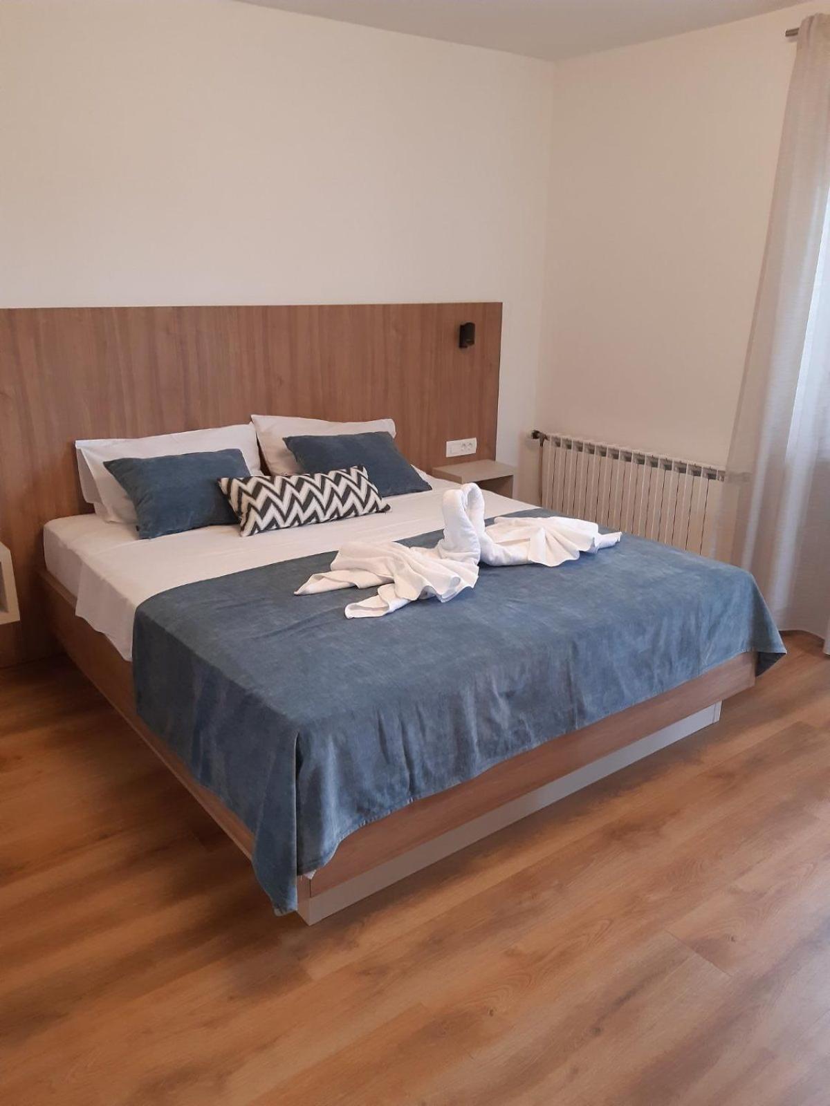 Apartments Cerovic Malinska Eksteriør bilde