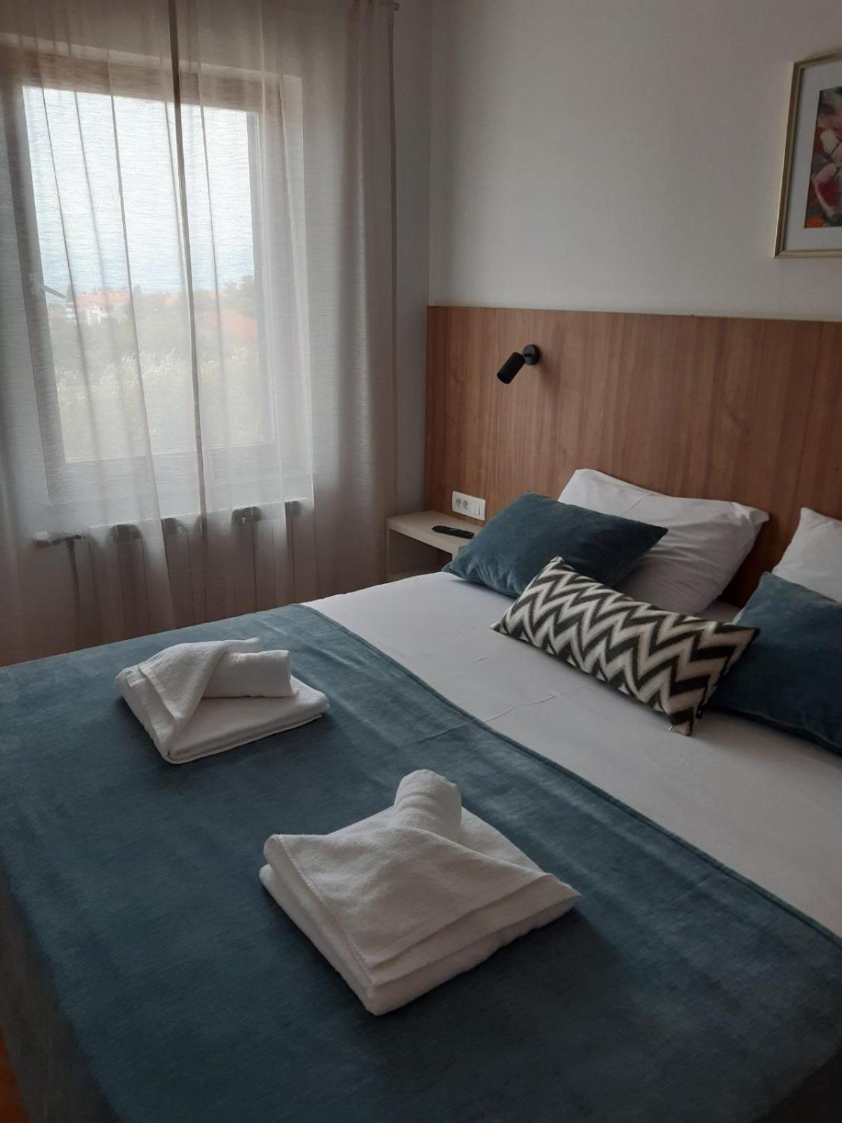 Apartments Cerovic Malinska Eksteriør bilde